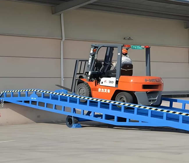 施秉移动式卸货平台（叉车用）
